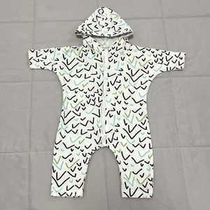 June & January 0-6 MO Hooded Jumpsuit Romper